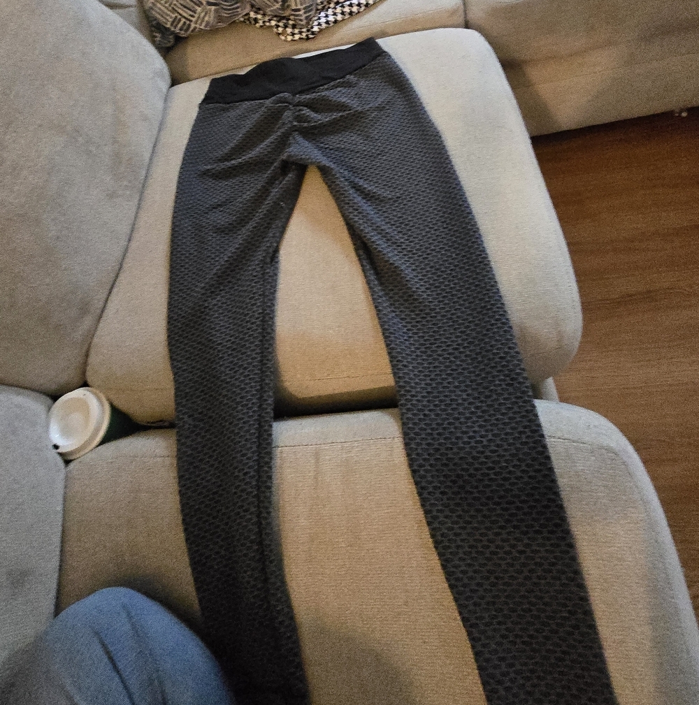 *Booty Scrunch Leggings, Size Large, Just Tried On, Never Worn